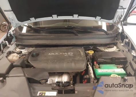 2016 Jeep Cherokee Latitude z USA, uszkodzony, nr VIN 1C4PJMCB9GW259514